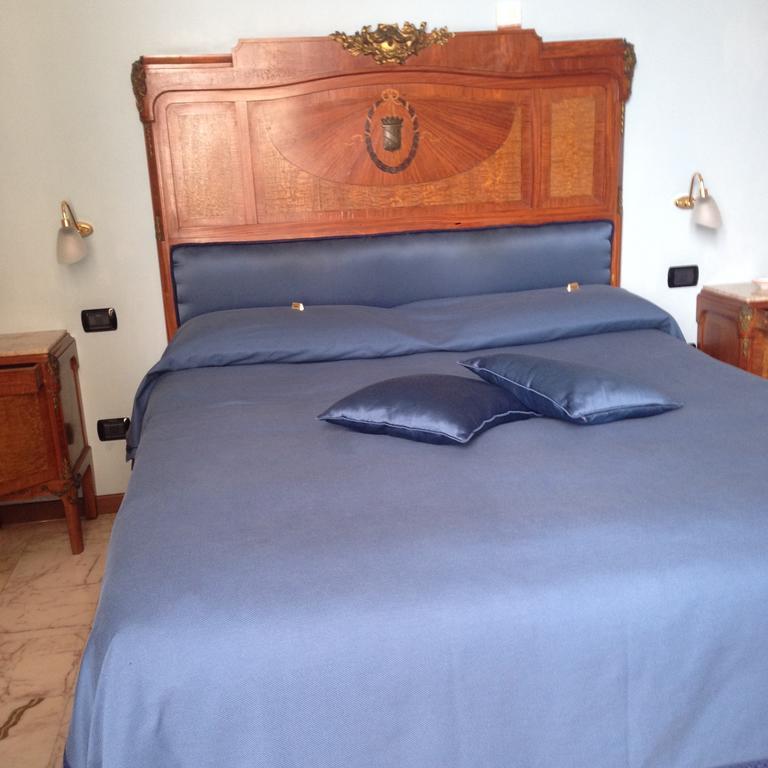 La Dimora Dei Baroni Bed & Breakfast Napoli Ruang foto
