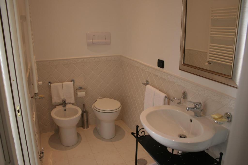 La Dimora Dei Baroni Bed & Breakfast Napoli Ruang foto