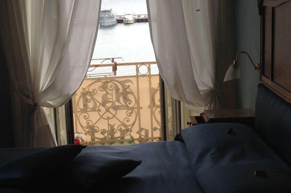 La Dimora Dei Baroni Bed & Breakfast Napoli Bagian luar foto
