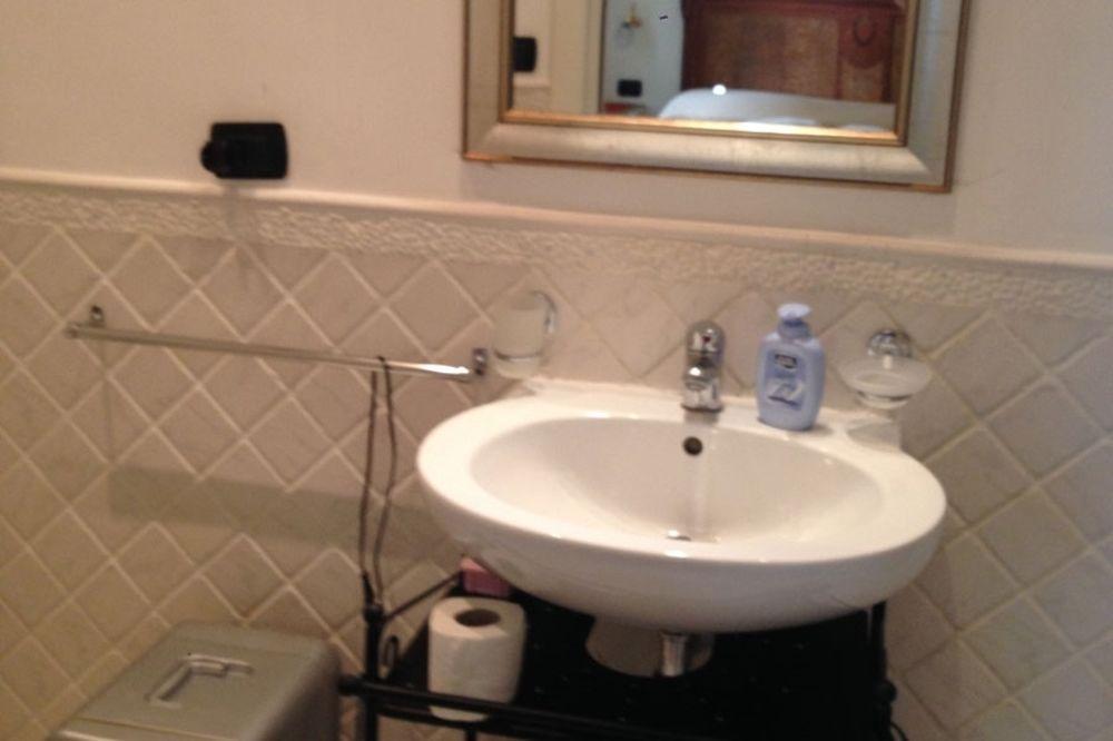 La Dimora Dei Baroni Bed & Breakfast Napoli Bagian luar foto