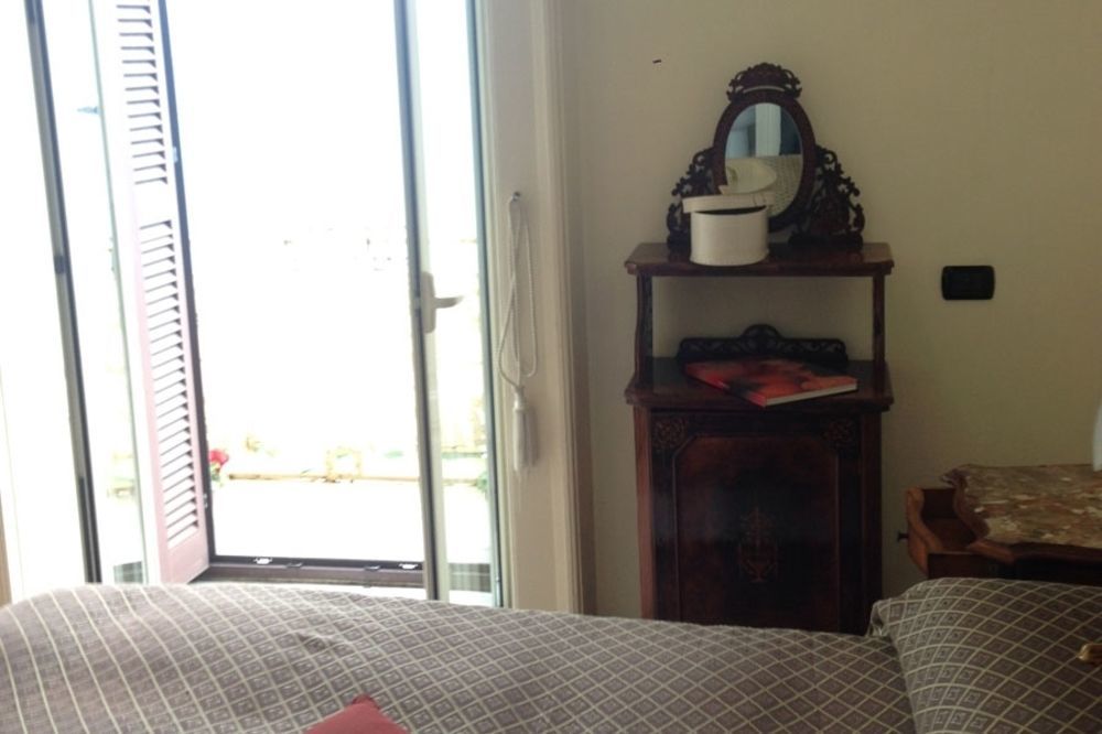 La Dimora Dei Baroni Bed & Breakfast Napoli Bagian luar foto
